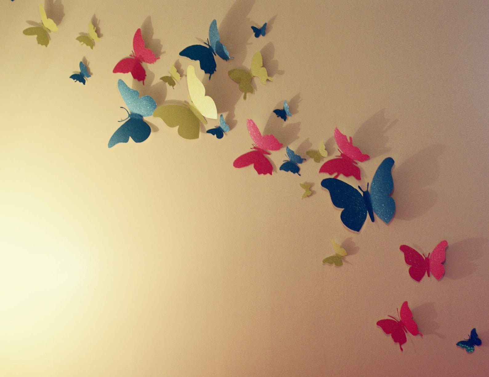 Объемная бабочка из бумаги своими руками. Бабочки на стену. Бабочки для украшения. Украшения для стены. Декор из бабочек.