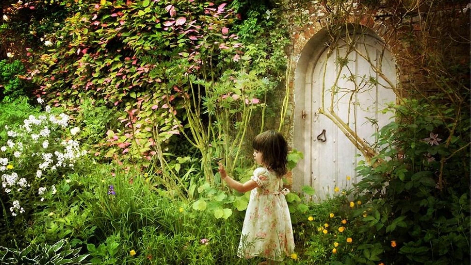 Волшебный сад песня слушать. Secret Garden - Secret Garden. Дверь в Волшебный сад. Волшебство в саду.