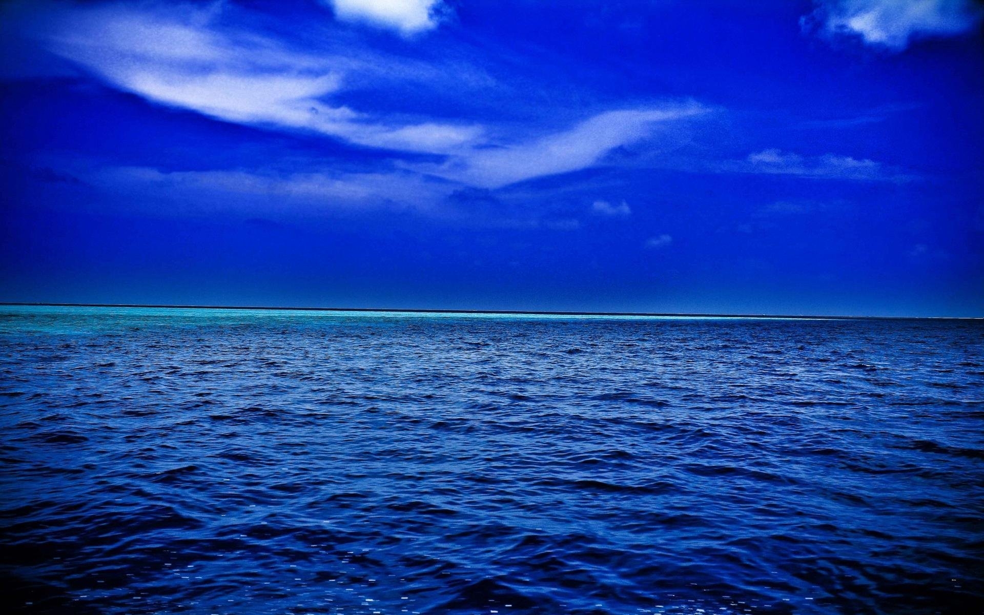 Синий океан 1. Синее море. Голубой цвет море. Синий океан. Спокойное море.